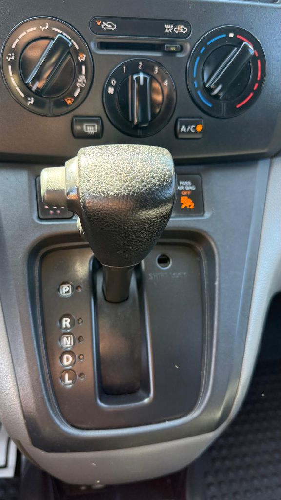 Photo 21 of this NISSAN NV200