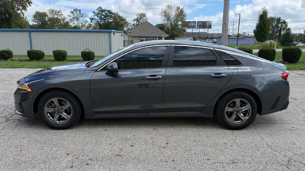 Photo 2 of this KIA K5