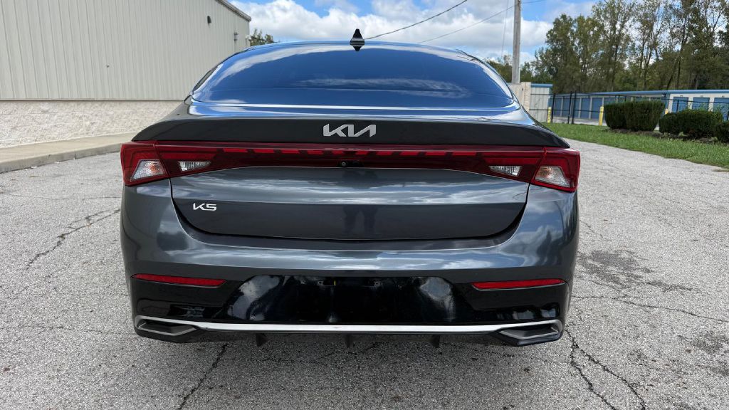 Photo 3 of this KIA K5