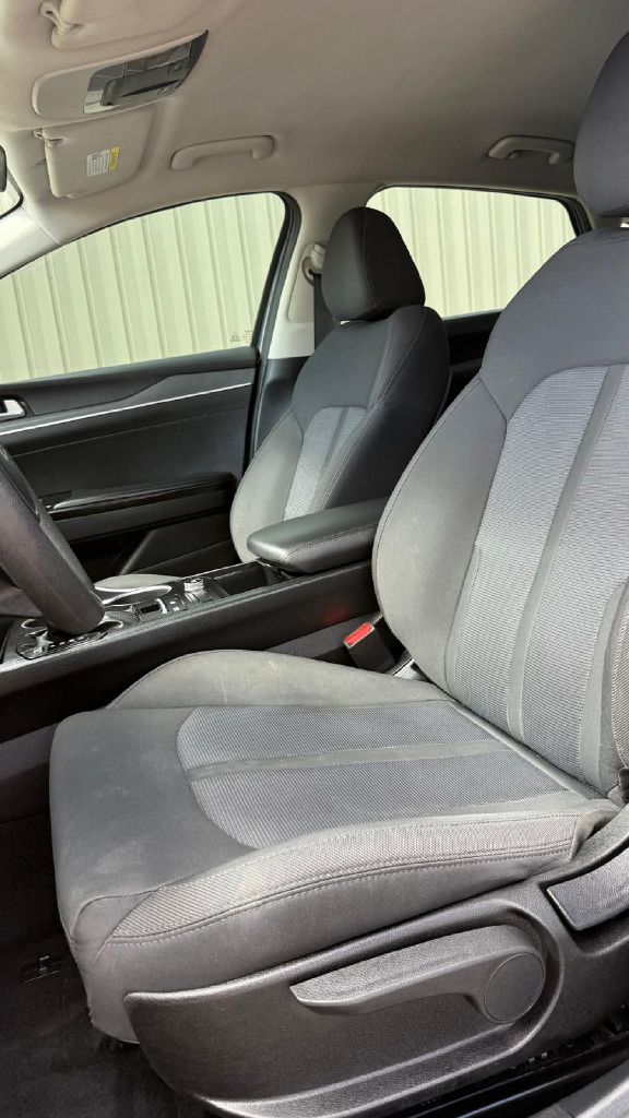 Photo 10 of this KIA K5