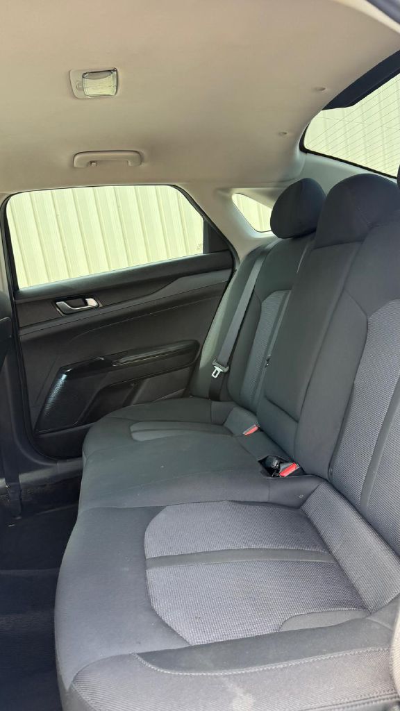 Photo 14 of this KIA K5
