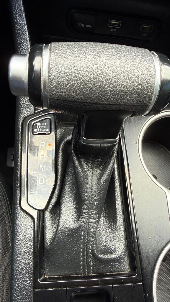Photo 23 of this KIA K5