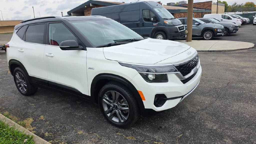 Photo 2 of this KIA SELTOS