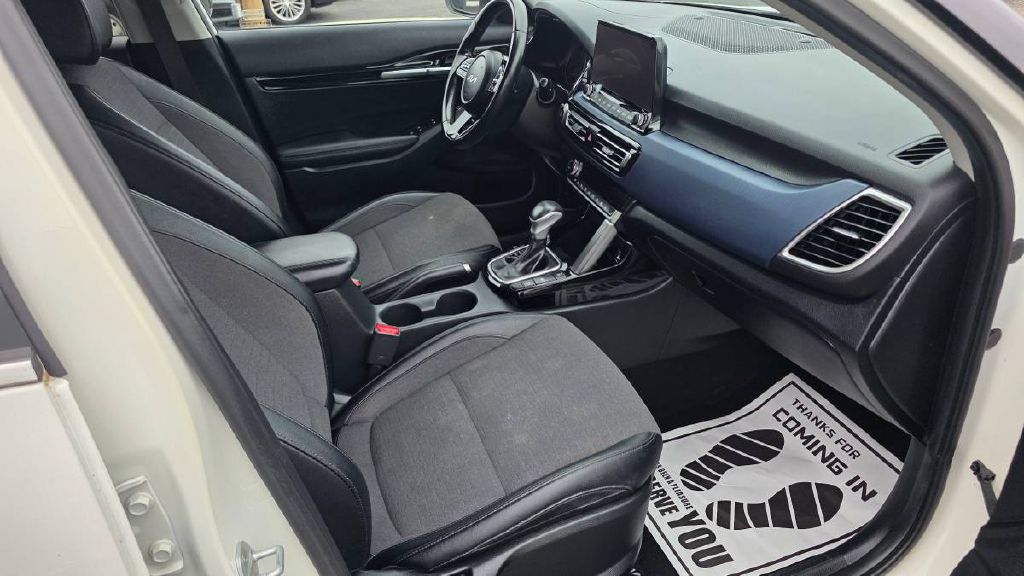 Photo 13 of this KIA SELTOS