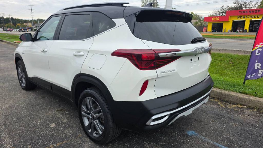 Photo 8 of this KIA SELTOS