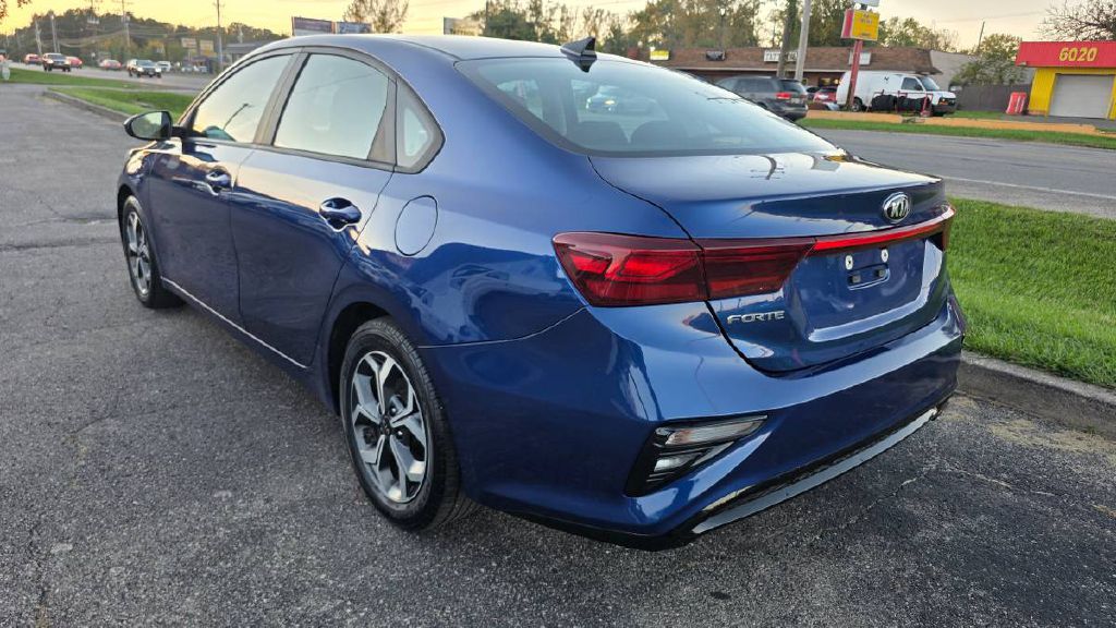 Photo 2 of this KIA FORTE