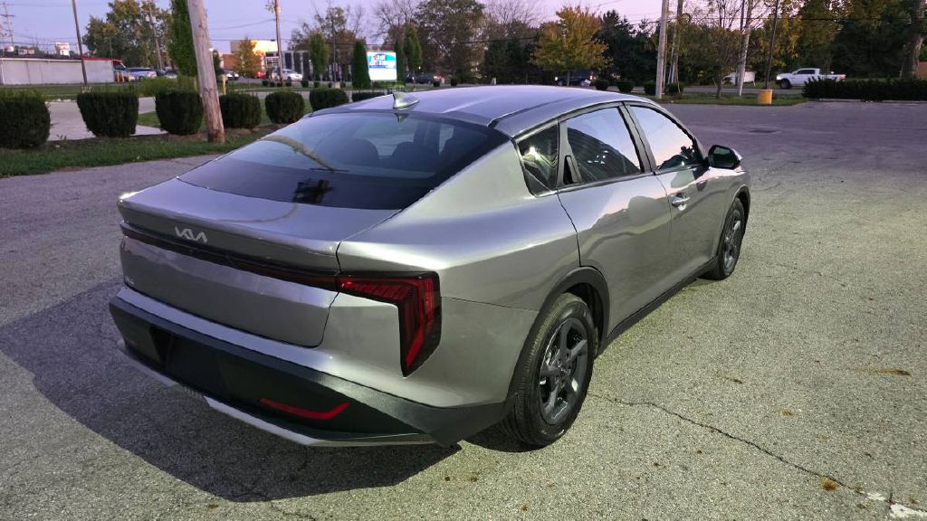 Photo 3 of this KIA K4