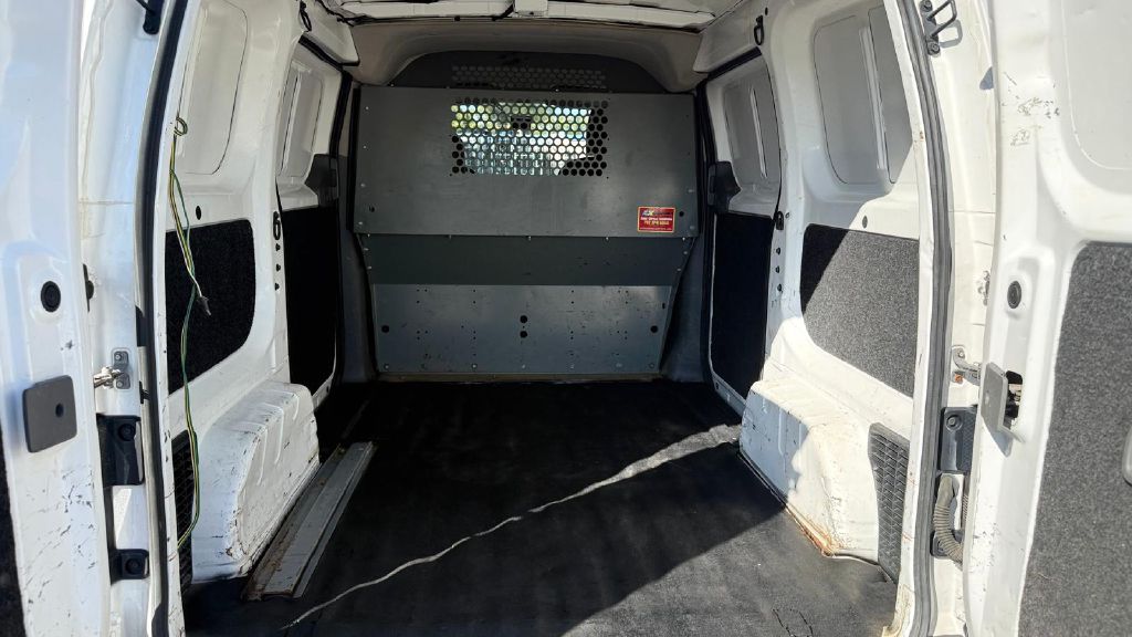 Photo 12 of this NISSAN NV200