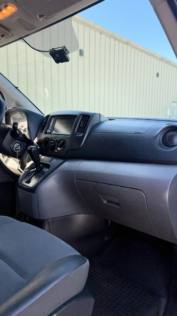 Photo 13 of this NISSAN NV200