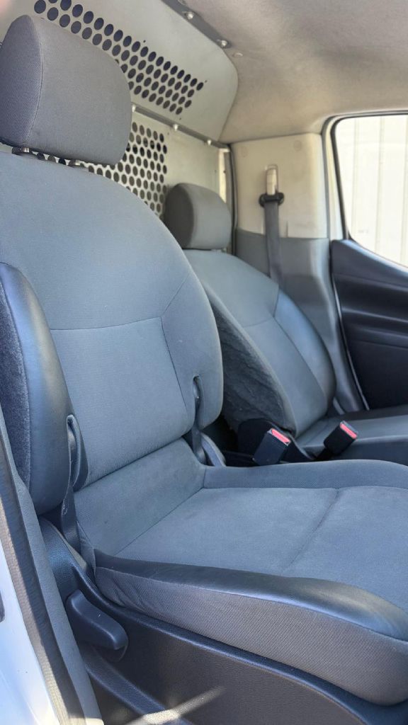 Photo 14 of this NISSAN NV200