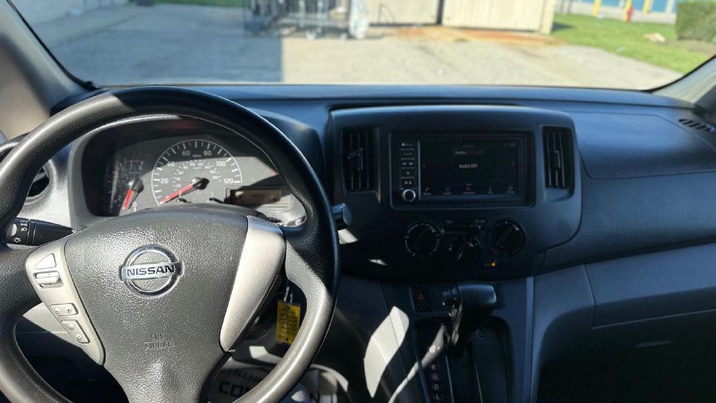 Photo 18 of this NISSAN NV200