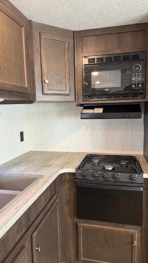 Photo 10 of this StarCraft Autumn Ridge RV