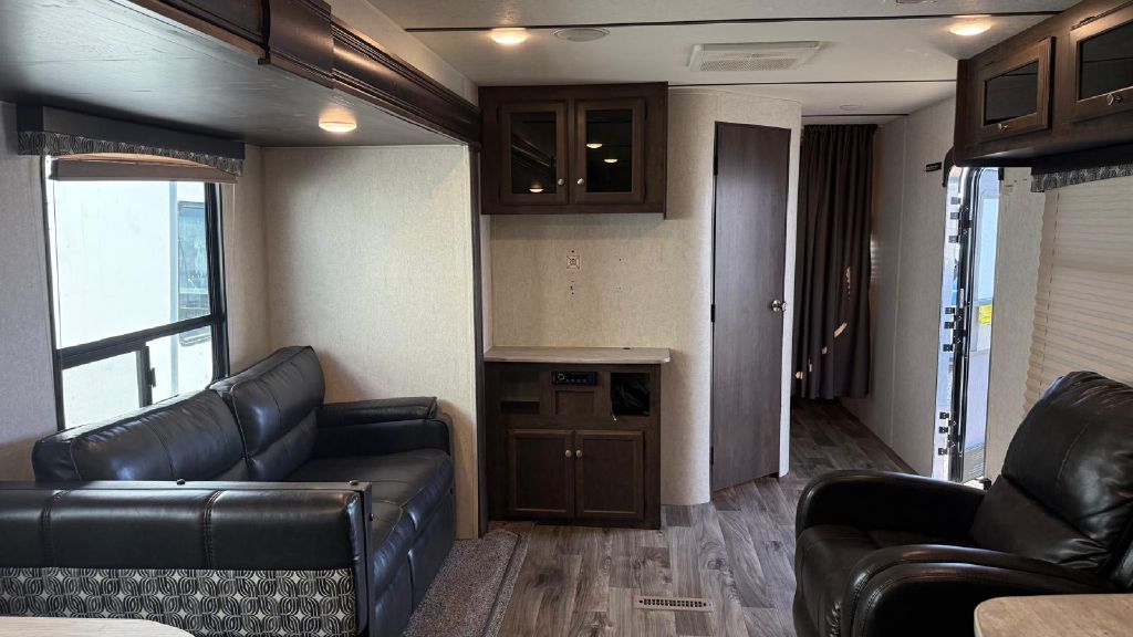 Photo 15 of this StarCraft Autumn Ridge RV