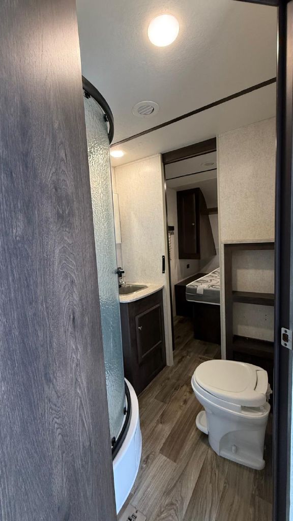 Photo 16 of this StarCraft Autumn Ridge RV