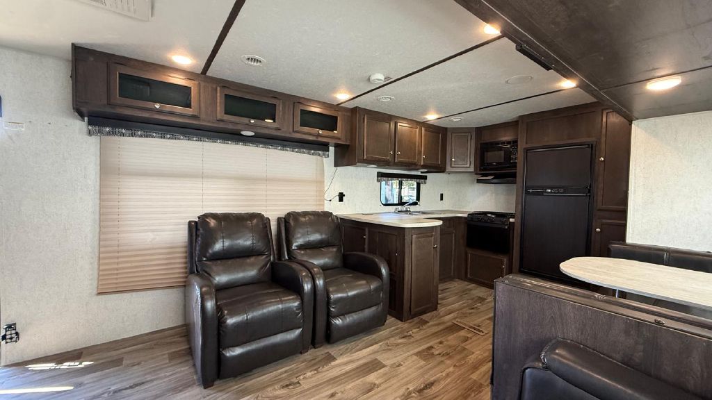 Photo 18 of this StarCraft Autumn Ridge RV