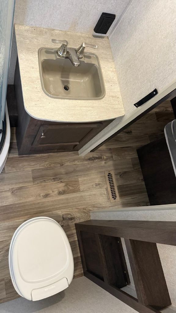 Photo 19 of this StarCraft Autumn Ridge RV