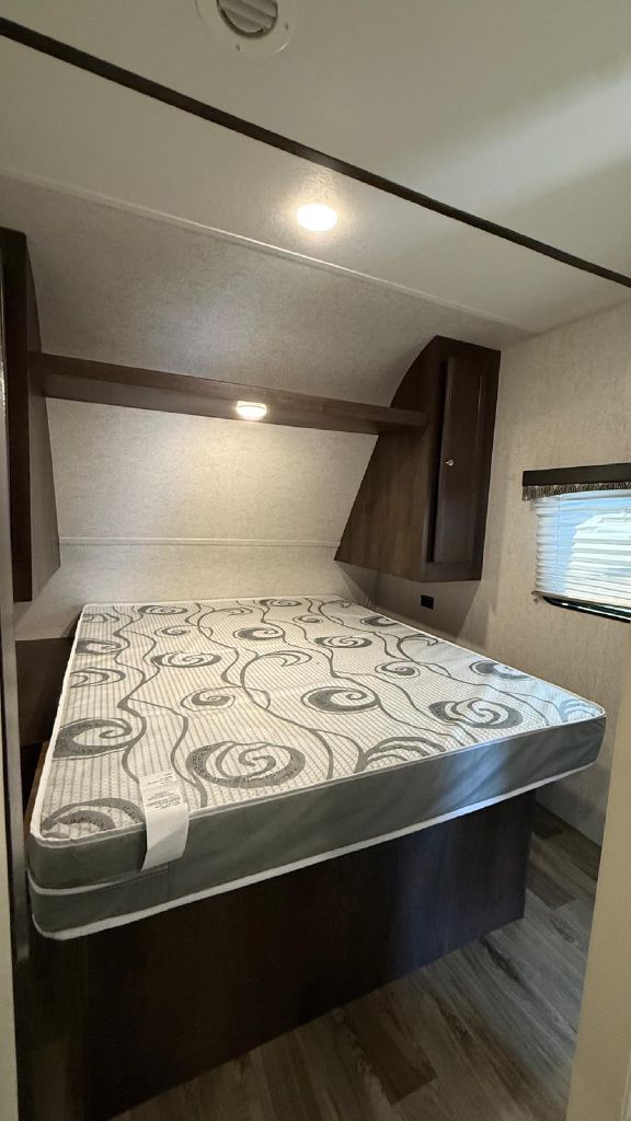 Photo 20 of this StarCraft Autumn Ridge RV