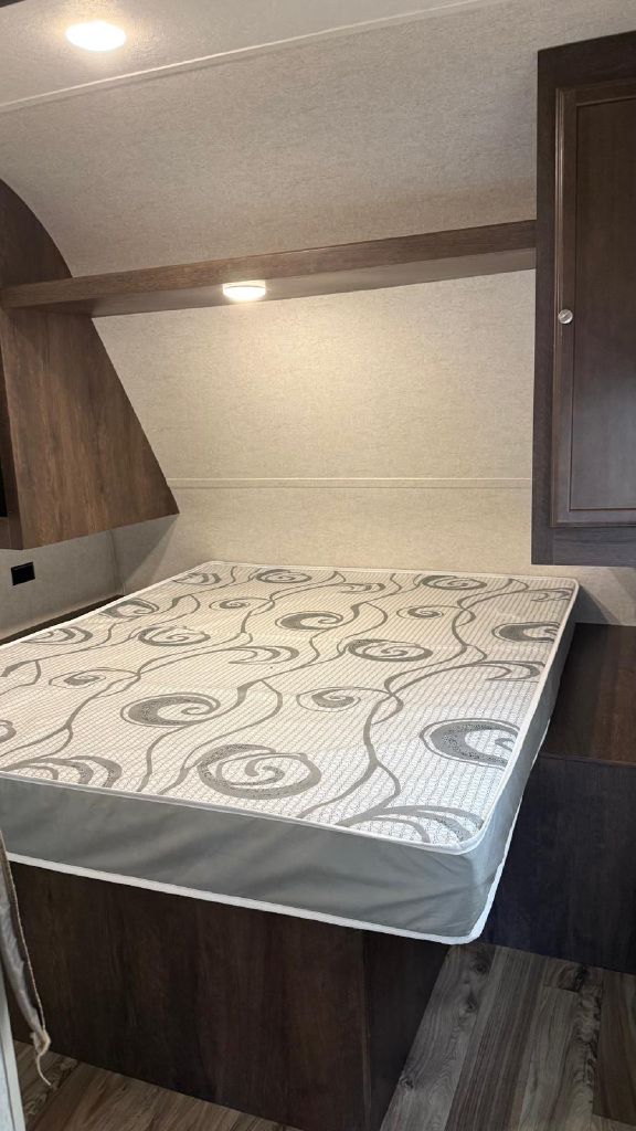 Photo 22 of this StarCraft Autumn Ridge RV