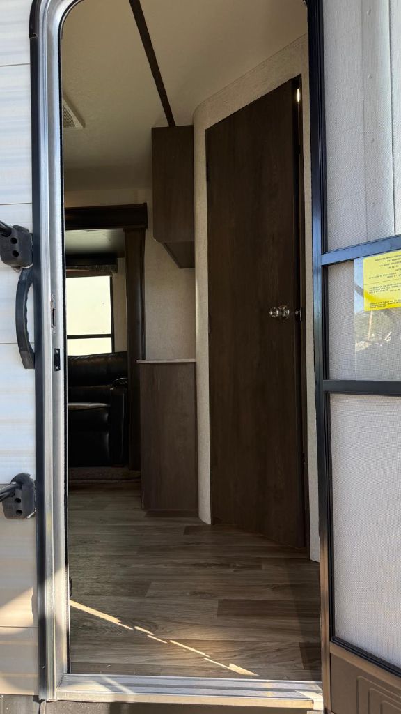 Photo 25 of this StarCraft Autumn Ridge RV