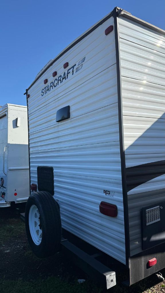Photo 5 of this StarCraft Autumn Ridge RV