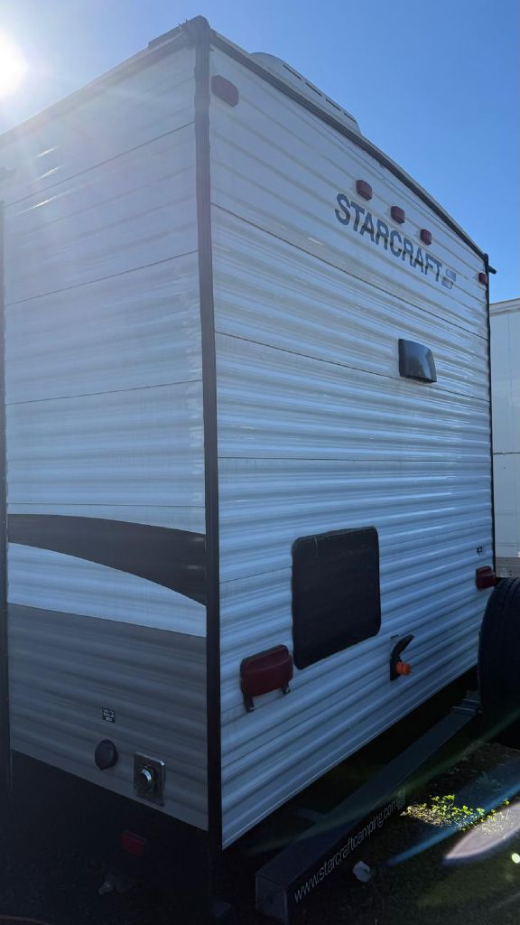Photo 4 of this StarCraft Autumn Ridge RV