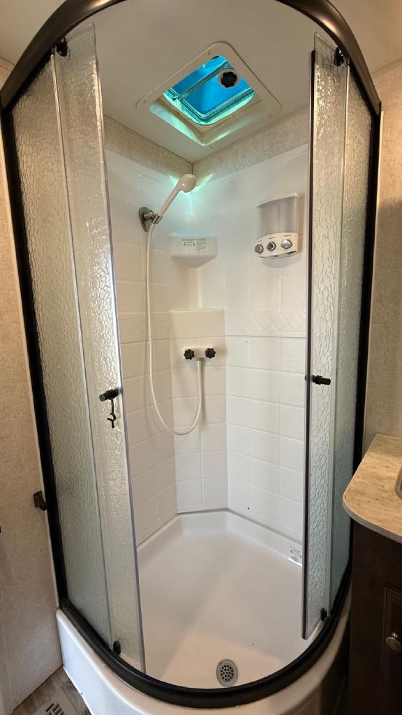 Photo 42 of this StarCraft Autumn Ridge RV