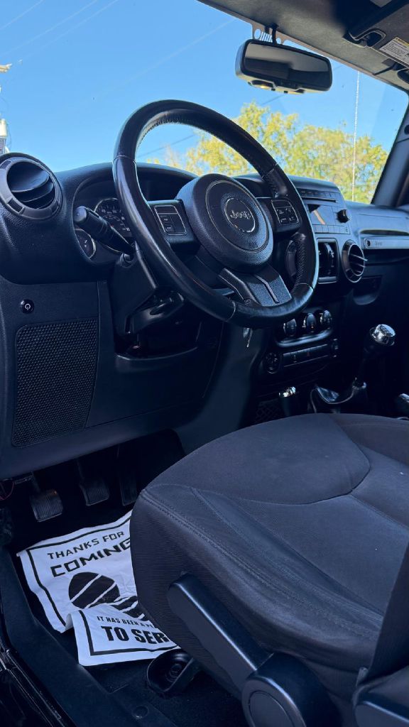 Photo 9 of this JEEP WRANGLER UNLIMI