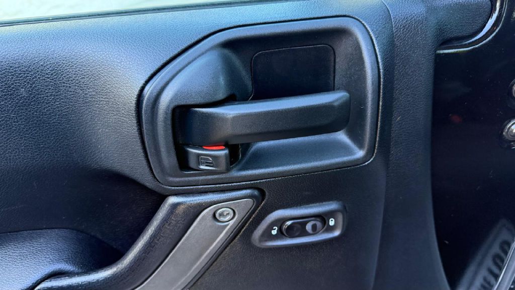 Photo 11 of this JEEP WRANGLER UNLIMI
