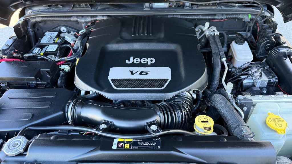 Photo 19 of this JEEP WRANGLER UNLIMI