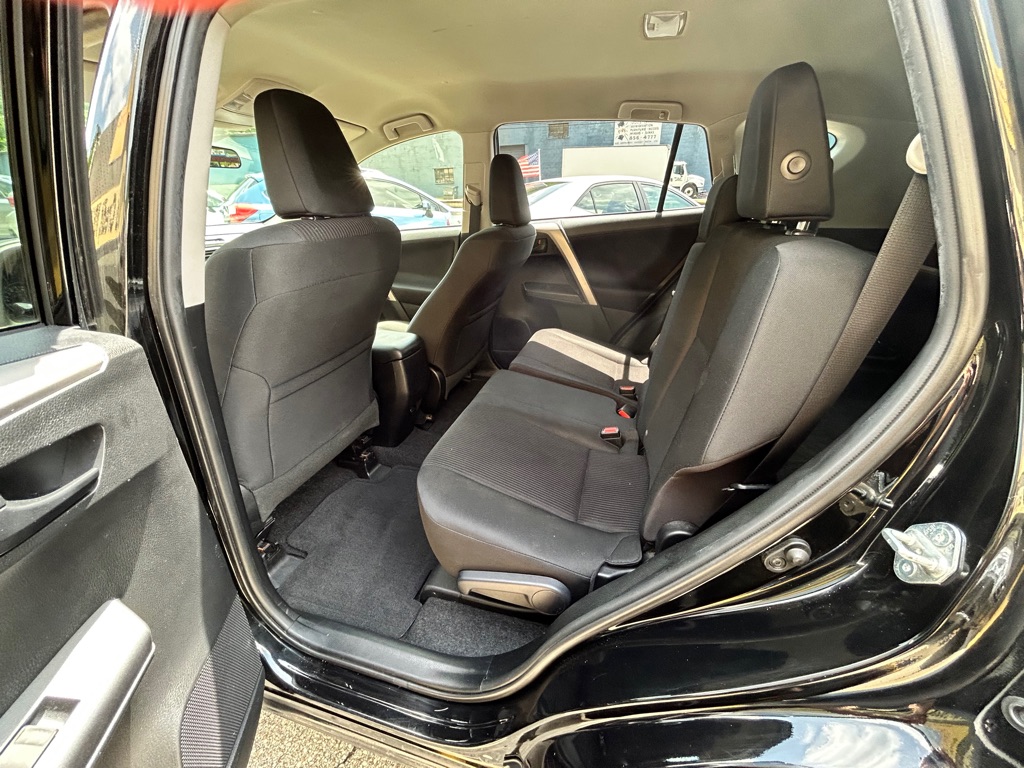 Photo 10 of this TOYOTA RAV4