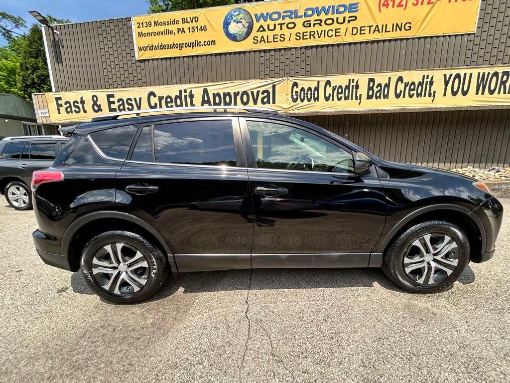 Photo 8 of this TOYOTA RAV4