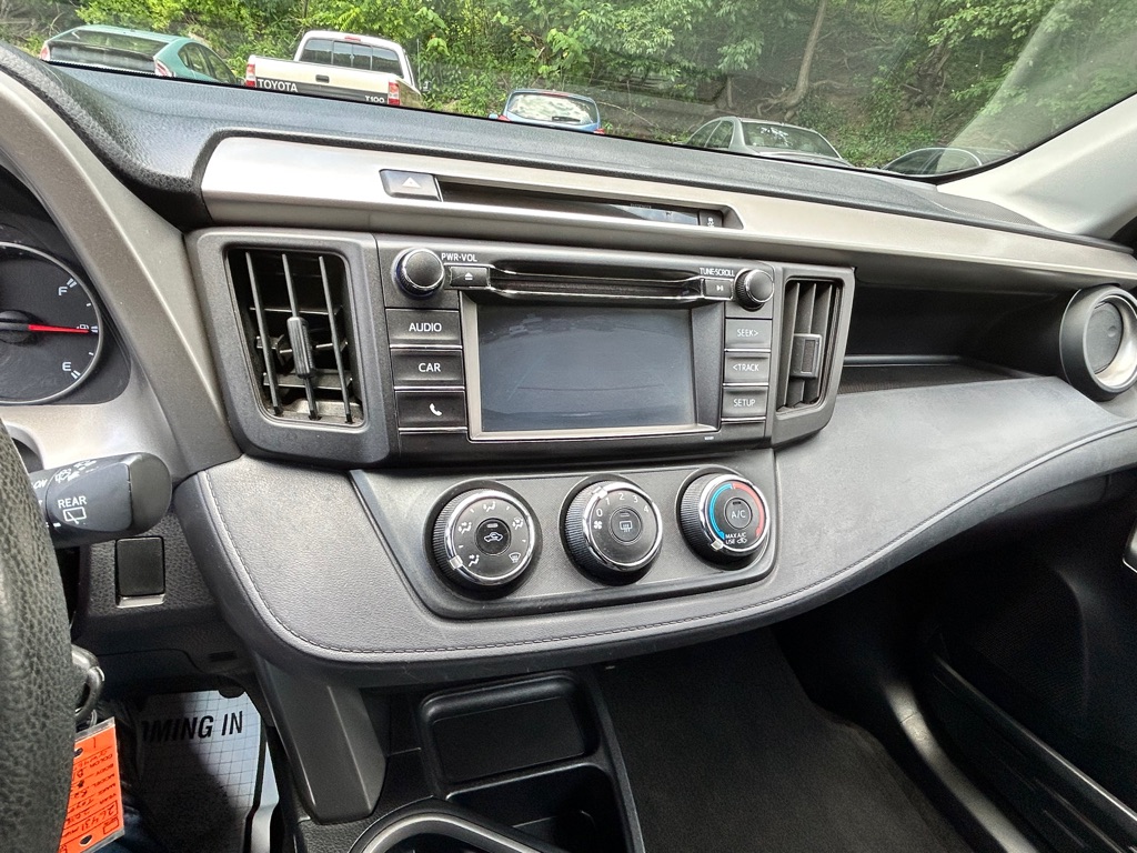 Photo 23 of this TOYOTA RAV4