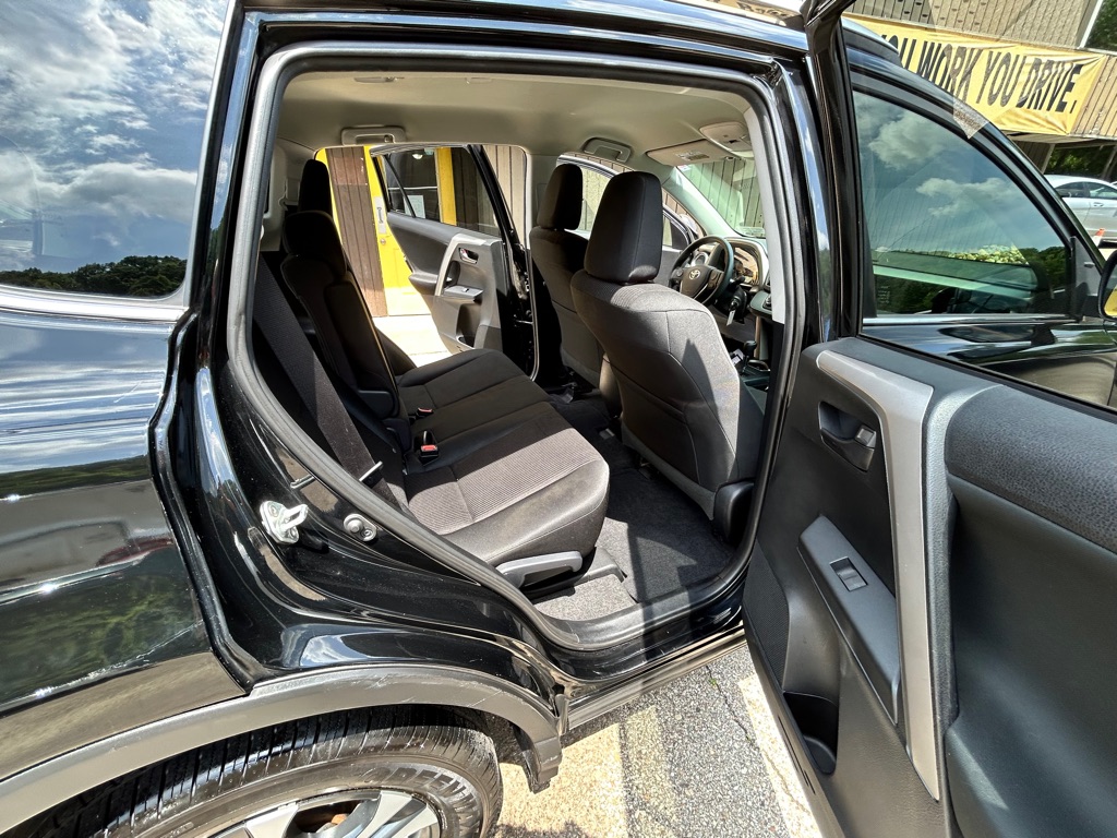 Photo 13 of this TOYOTA RAV4
