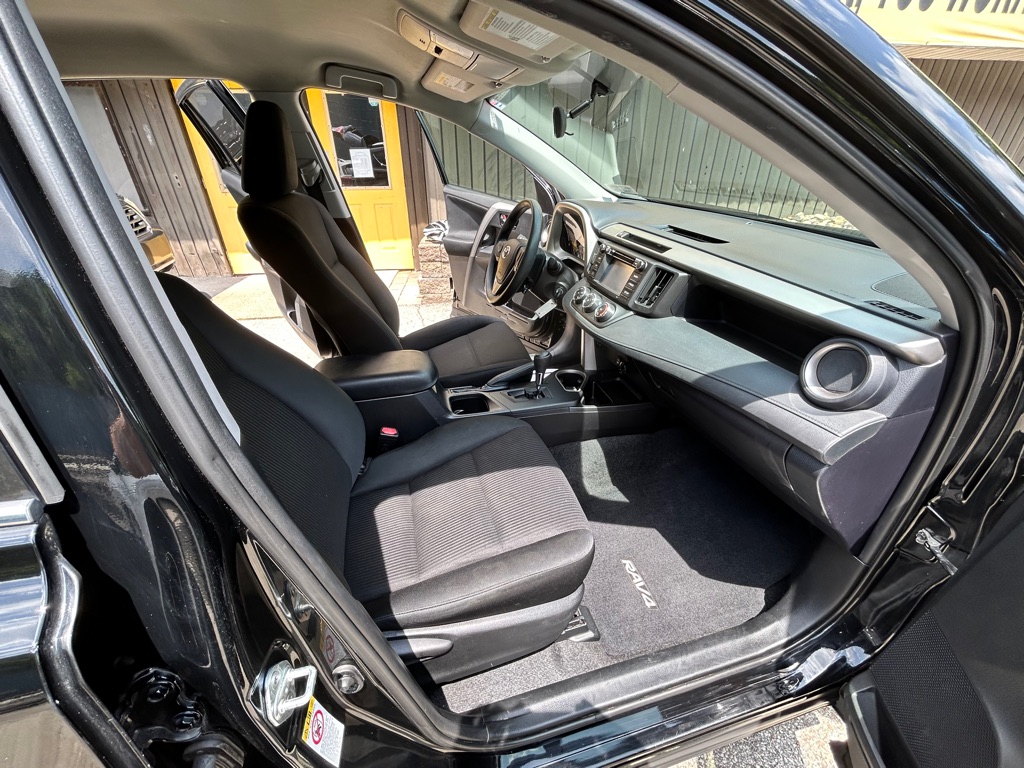 Photo 15 of this TOYOTA RAV4