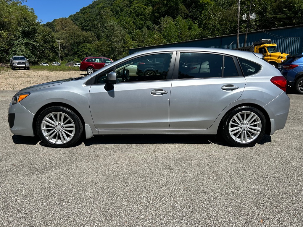 Photo 4 of this SUBARU IMPREZA