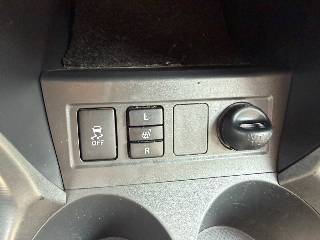 Photo 21 of this TOYOTA RAV4