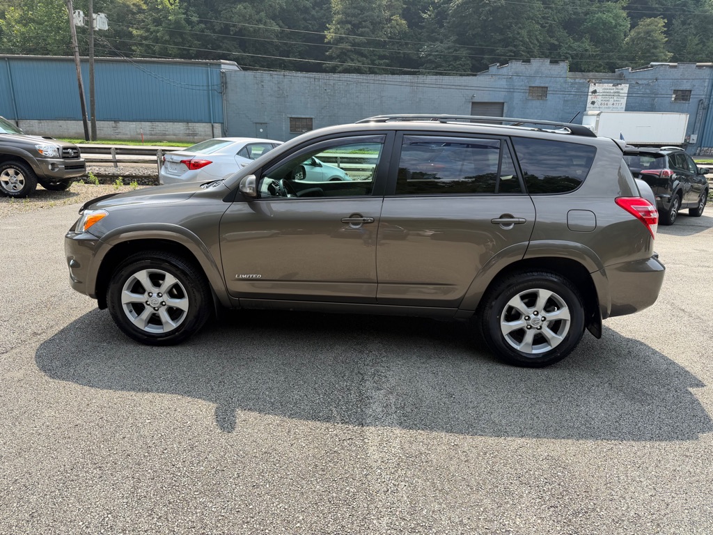 Photo 4 of this TOYOTA RAV4