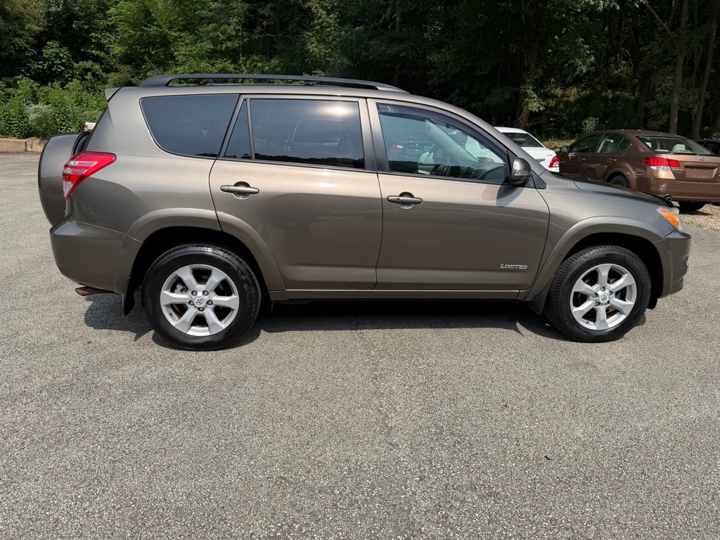 Photo 8 of this TOYOTA RAV4
