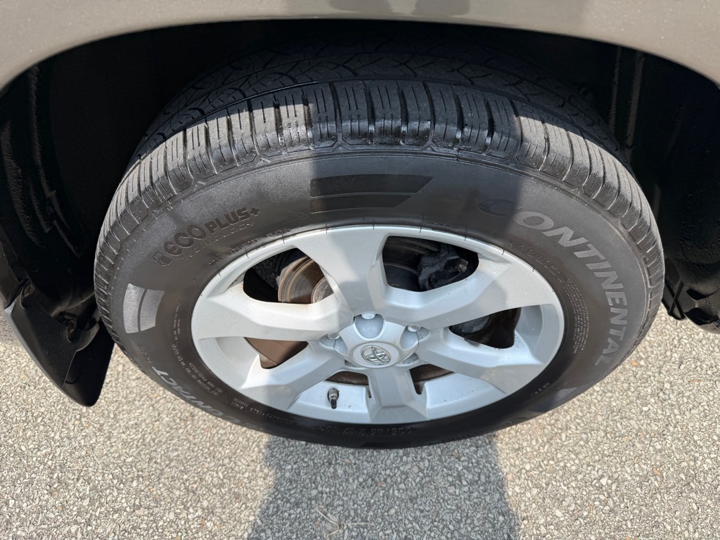 Photo 11 of this TOYOTA RAV4