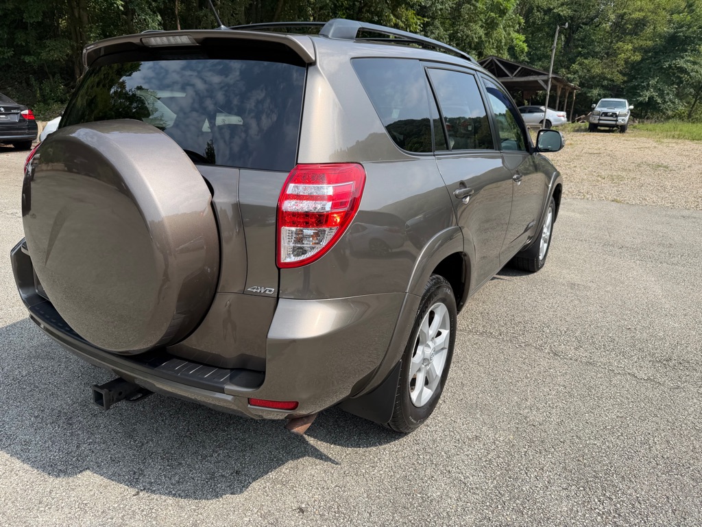 Photo 7 of this TOYOTA RAV4