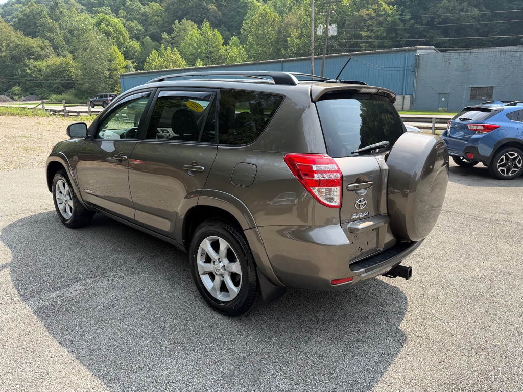 Photo 5 of this TOYOTA RAV4