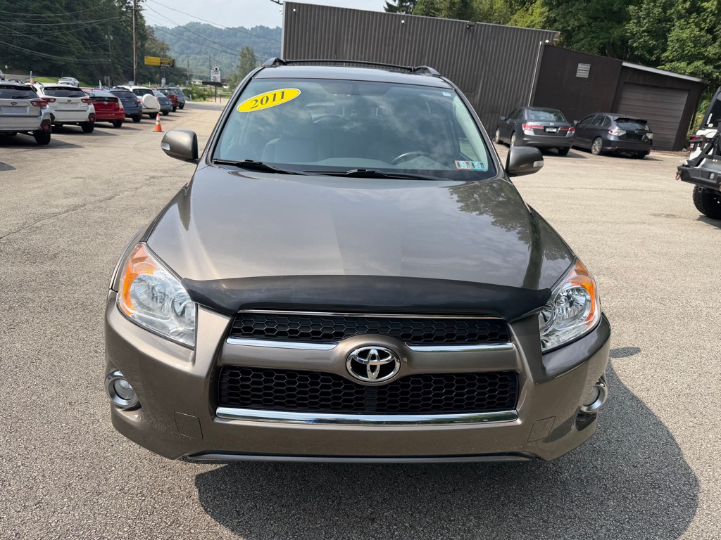 Photo 2 of this TOYOTA RAV4