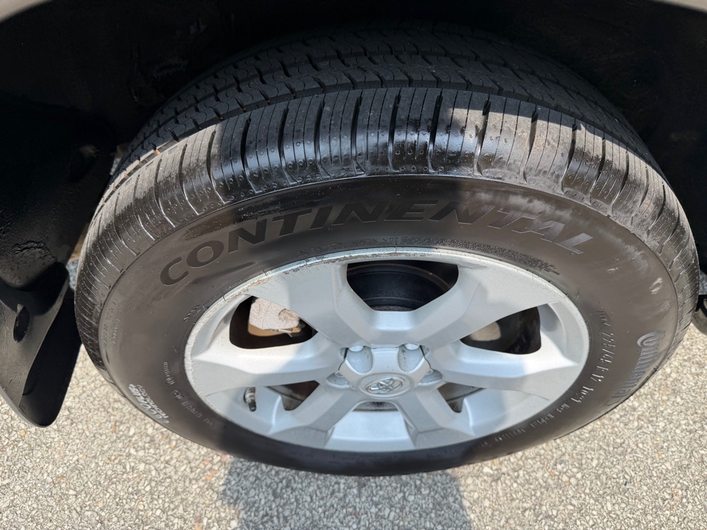 Photo 10 of this TOYOTA RAV4