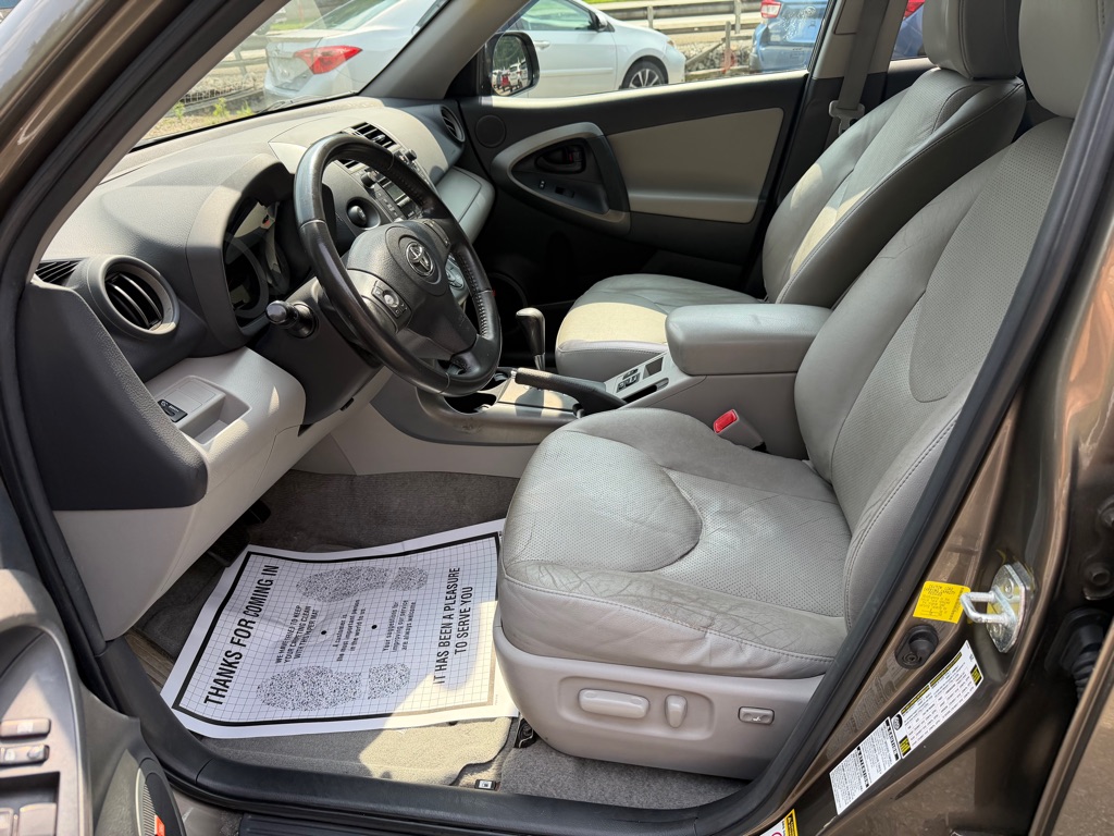 Photo 14 of this TOYOTA RAV4
