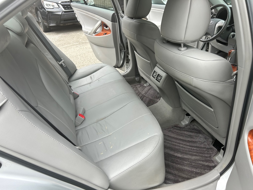 Photo 12 of this TOYOTA CAMRY HYBRID