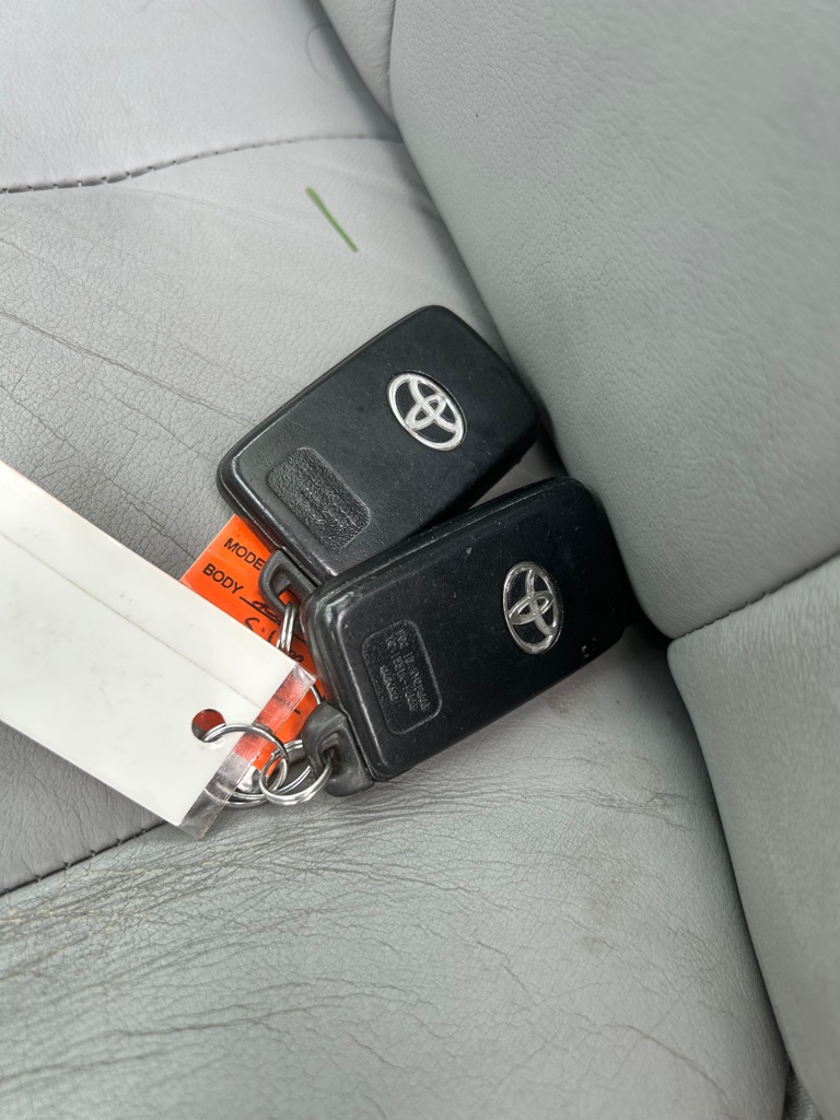 Photo 25 of this TOYOTA CAMRY HYBRID