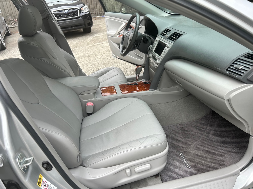 Photo 10 of this TOYOTA CAMRY HYBRID