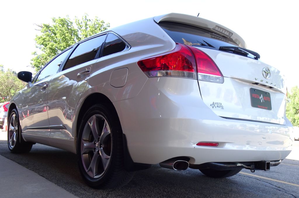 Photo 13 of this TOYOTA VENZA
