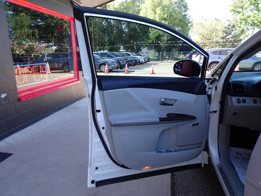 Photo 18 of this TOYOTA VENZA