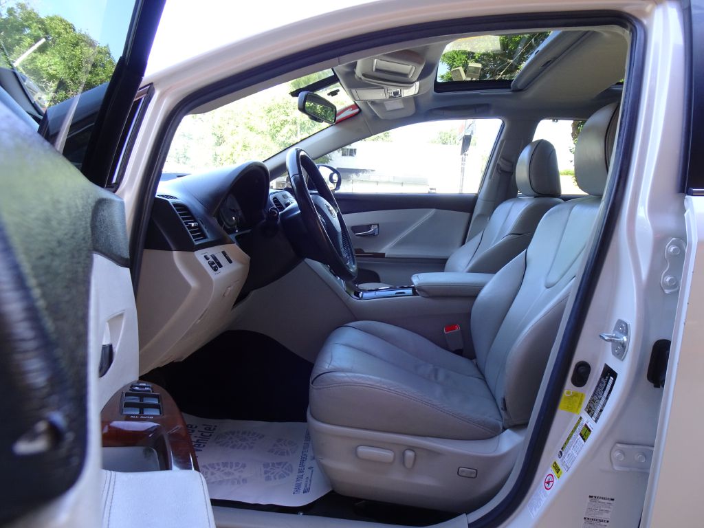 Photo 21 of this TOYOTA VENZA